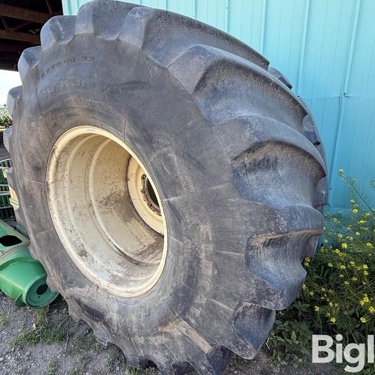 Firestone 76X50.00-32 Flotation Tire & Rim