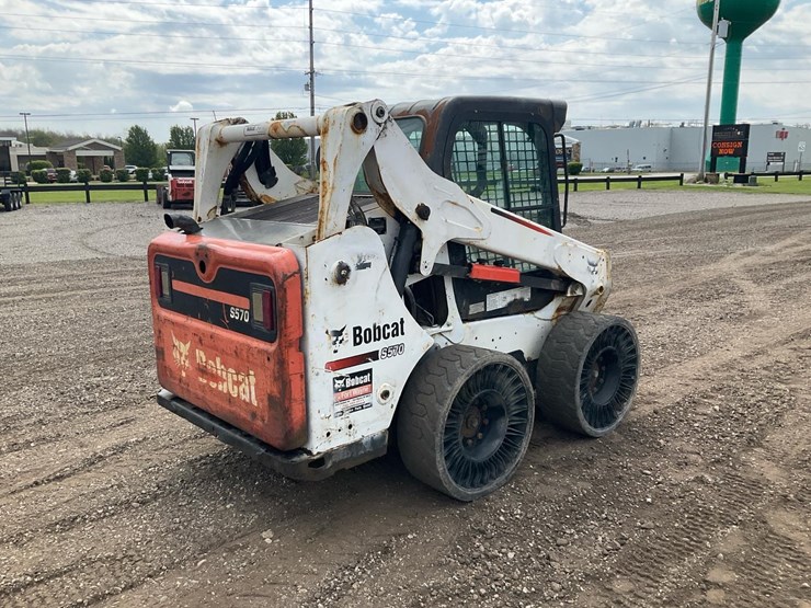 2014-bobcat-s570-image-6