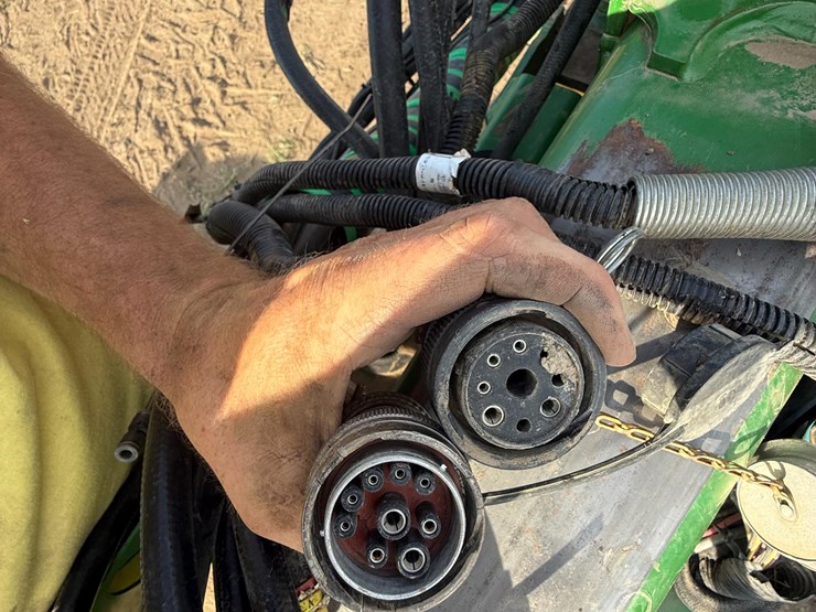 2011-john-deere-1770nt-ccs-image-11