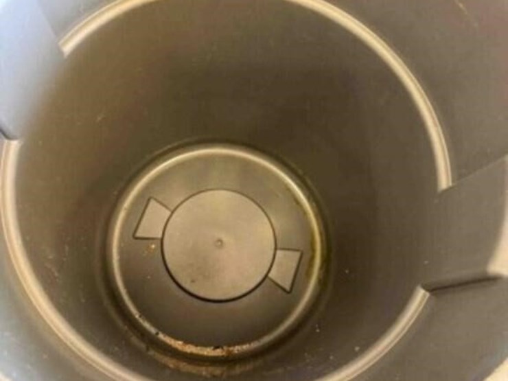 55-gallon-plastic-trash-can-image-2
