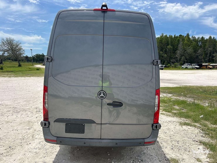 2021-mercedes-benz-sprinter-4500-image-28