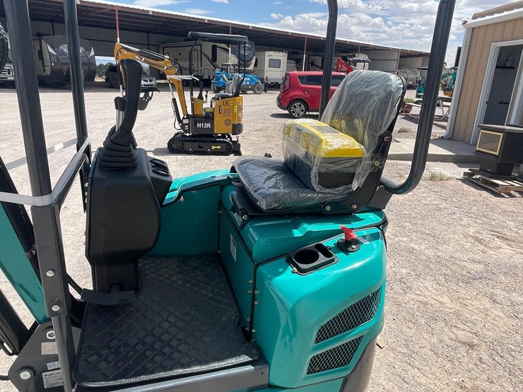 #2660-•-unused-cfg-mini-excavator-image-9
