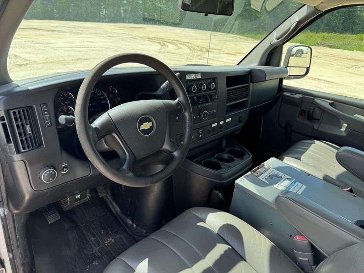 2013-chevrolet-express-g2500-image-11