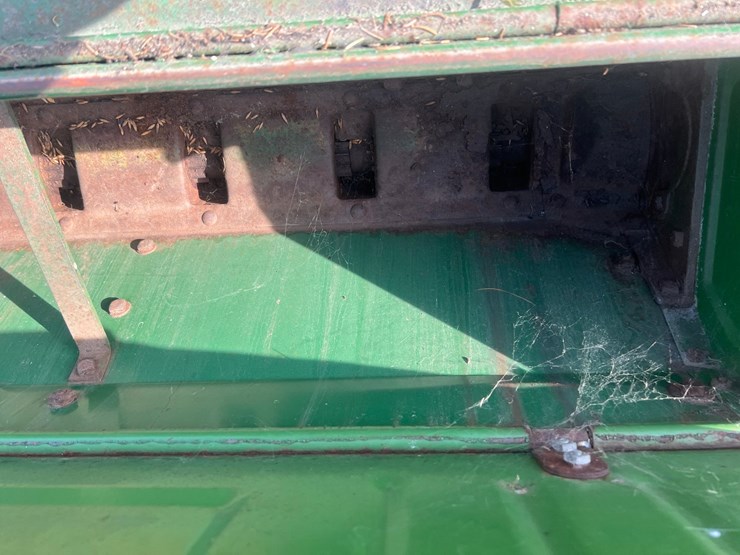 10-john-deere-10-image-11