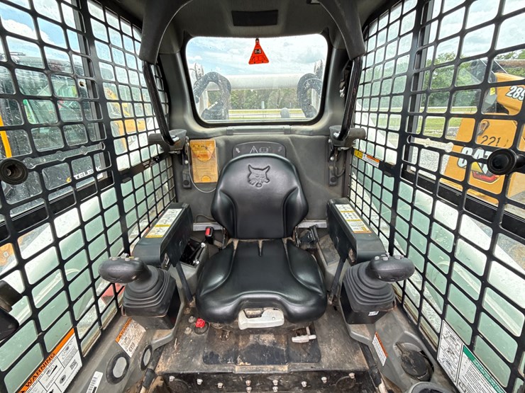 2020-bobcat-t770-image-10