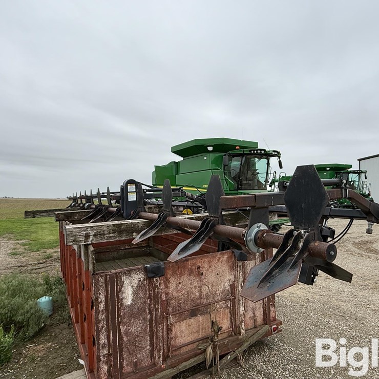 Hawkins 12 Row Corn Head Crop Sweeper/Reel