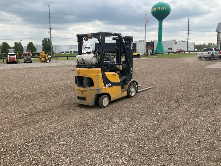 #1359-•-2010-yale-forklift-image-5