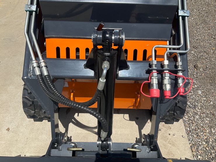 #1001-•-unused-landhero-mini-skid-steer-loader-image-7