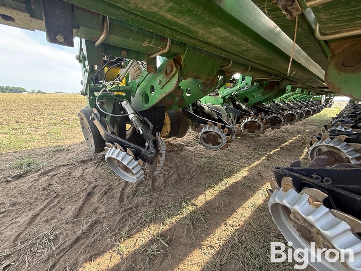 2011-john-deere-1770nt-ccs-image-19