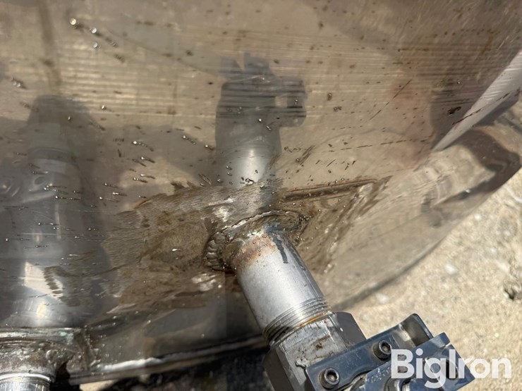 stainless-steel-vertical-4,000-gallon-tank-image-10
