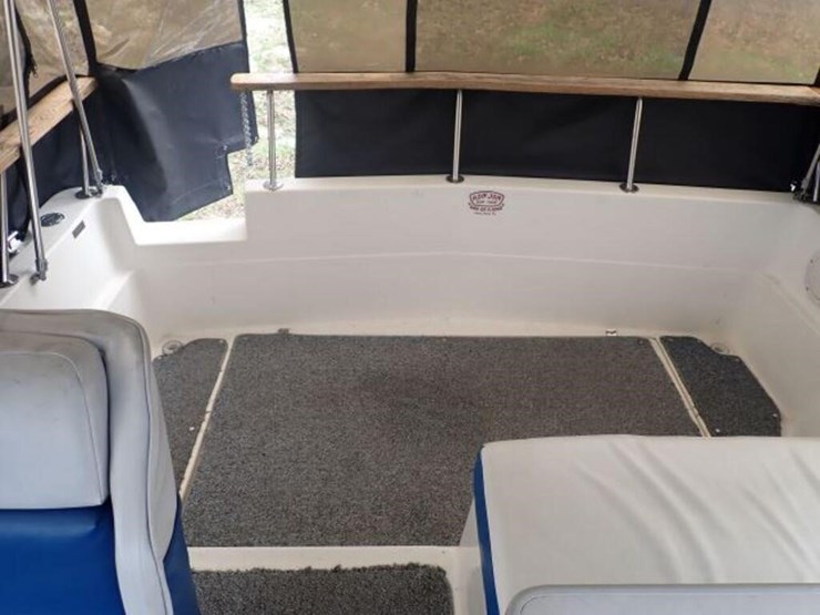 1989-bayliner-ciera-2650-26-ft-cabin-cruiser-bp1a6-image-26