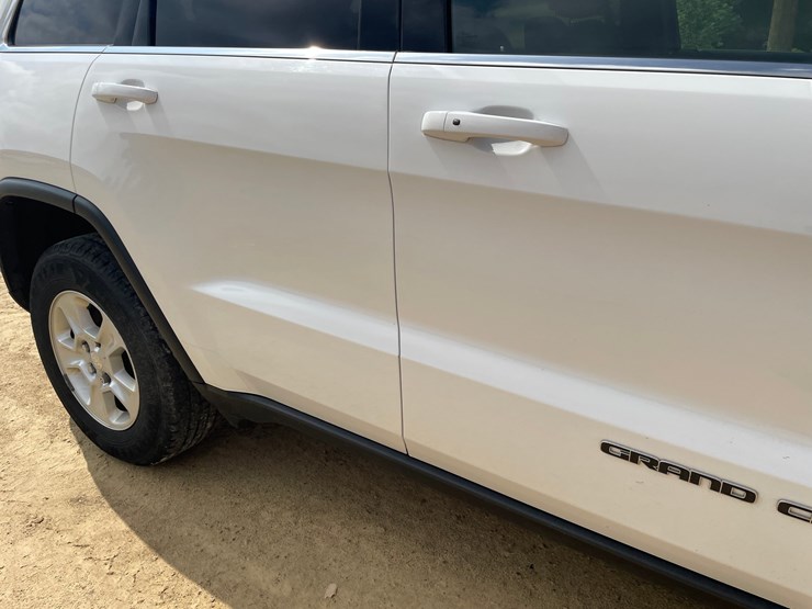 2017-jeep-grand-cherokee-laredo-image-27