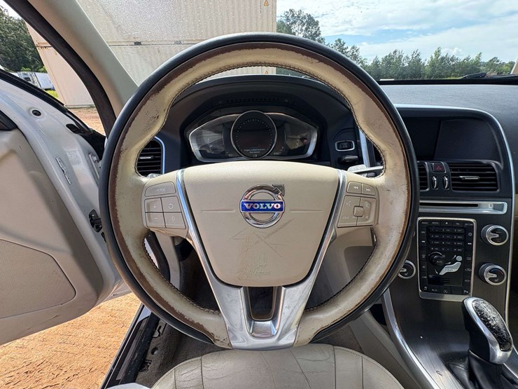 2016-volvo-xc60-image-14