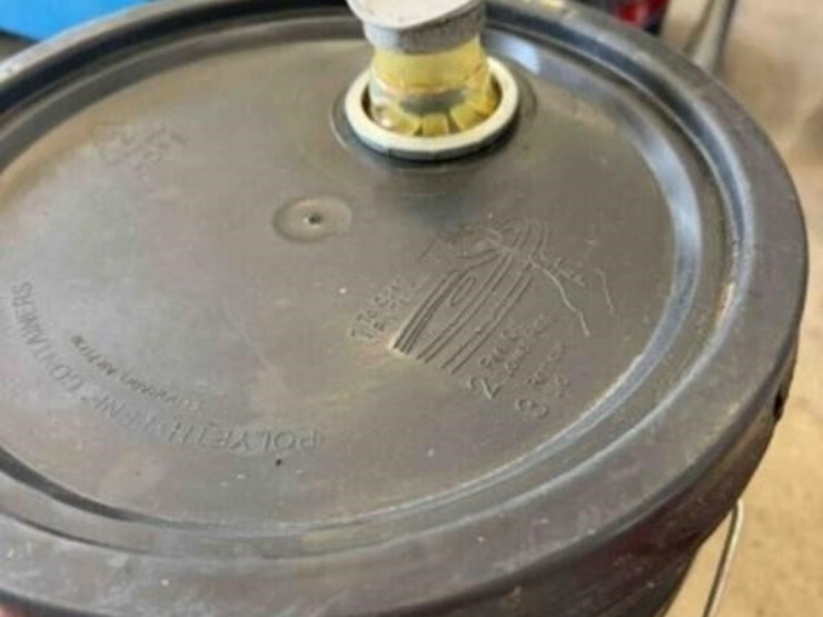 5-gallon-bucket-of-atf-fluid-image-1