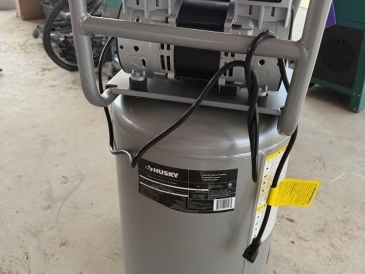 sl---20-gallon-husky-quiet-air-compressor-image-4