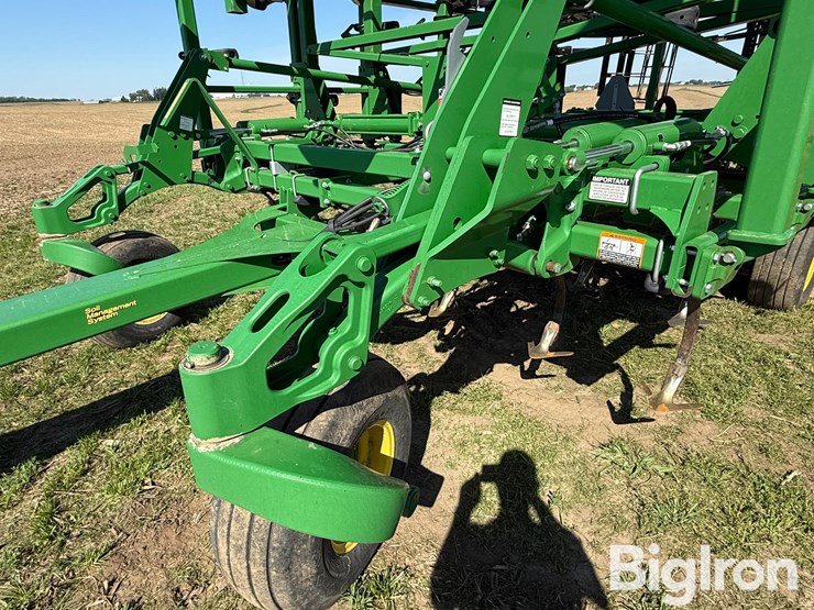 2014-john-deere-2210-image-14