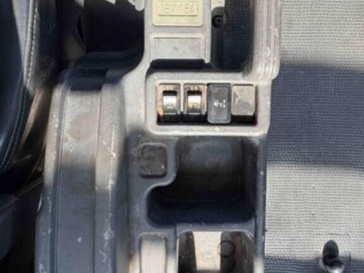 2009-gmc-t7500-image-13