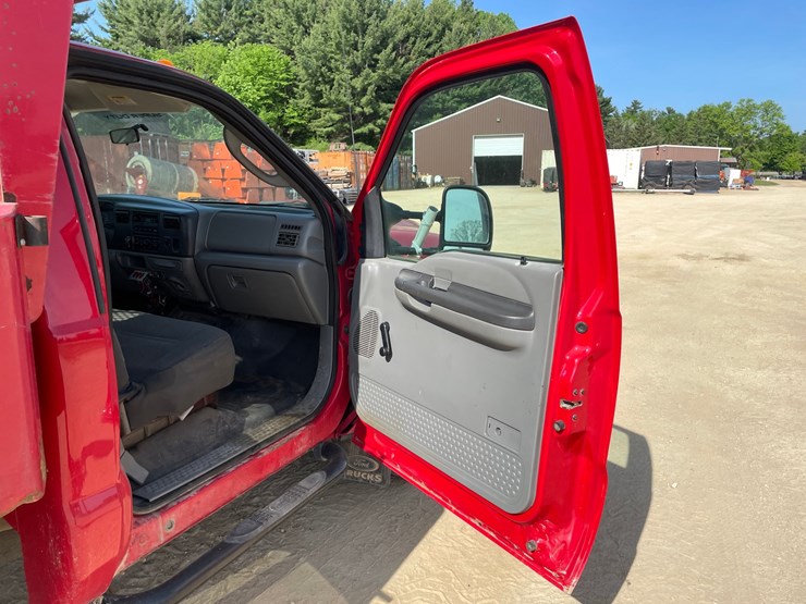 2003-ford-f550-image-41