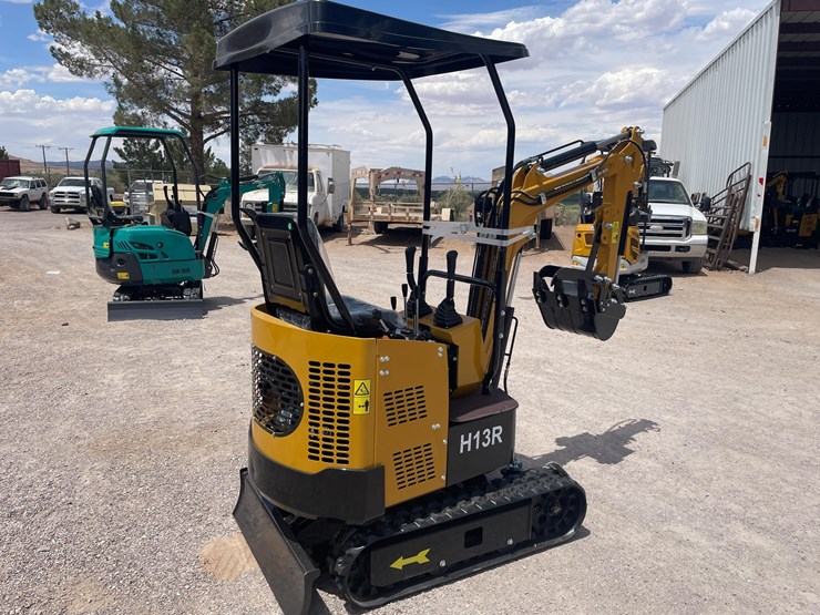 #2650-•-unused-cfg-mini-excavator-image-6