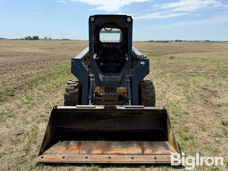 2015-deere-326e-image-2