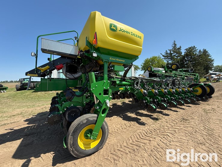 2023-john-deere-1775nt-image-5