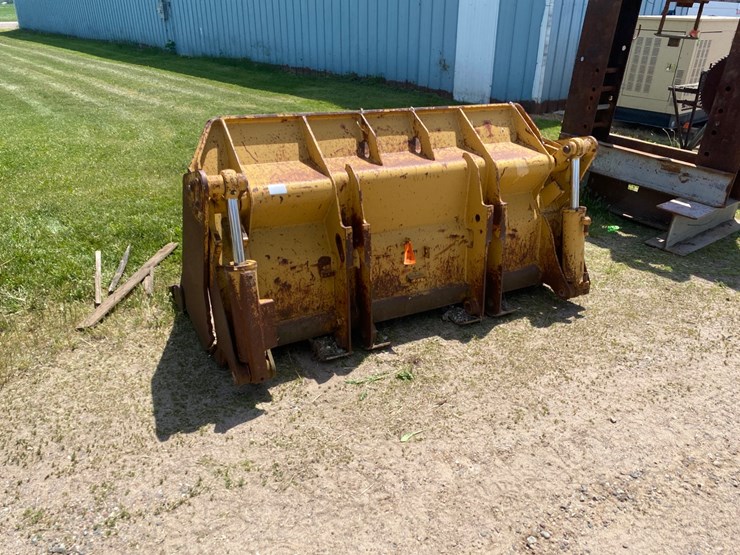 #7075-•-88"-4-in-1-loader-backhoe-bucket-(deerbrook,-wi)-image-9