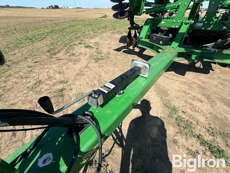 2016-john-deere-2623-image-11