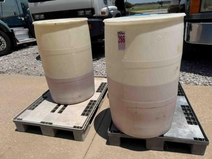 55-gallon-plastic-barrels-image-1