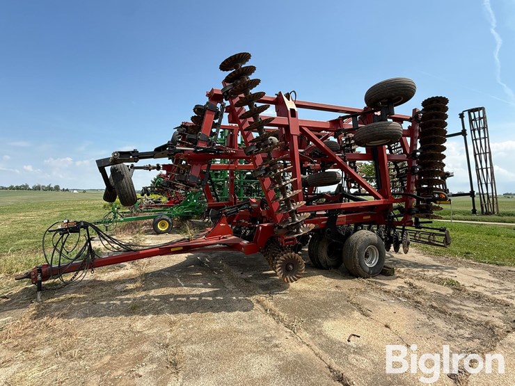 2010-case-ih-330-image-1