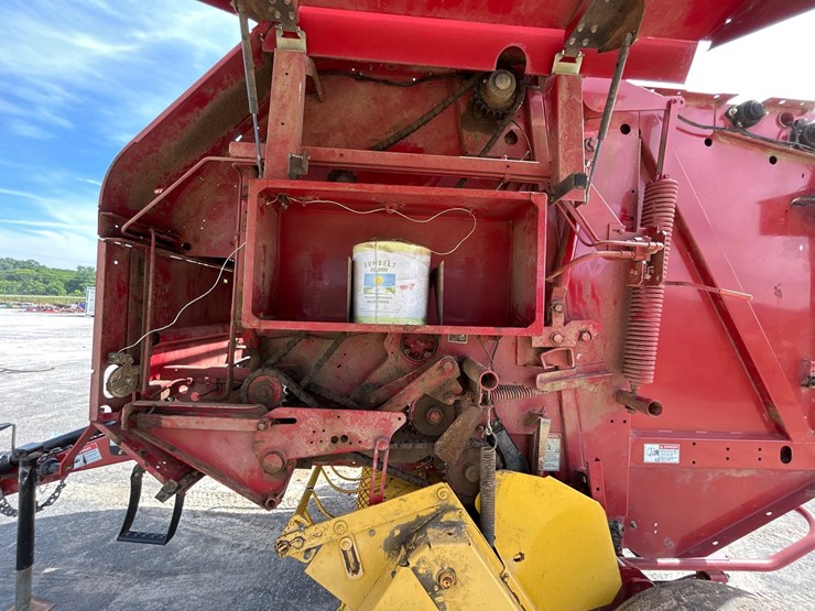 new-holland-br7060-image-10
