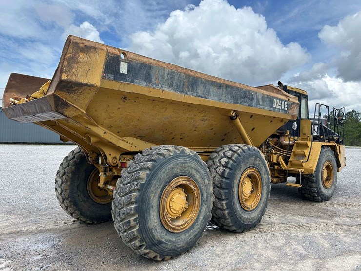 caterpillar-d250e-image-7