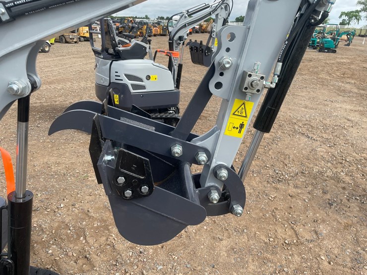 #2032-•-unused-2026-ats-mini-excavator-image-5