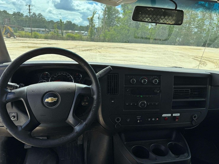 2014-chevrolet-express-g2500-image-12
