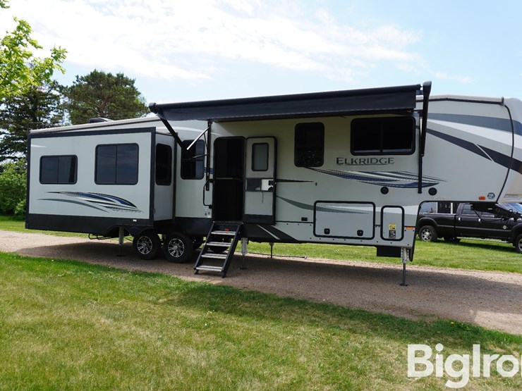 2021-heartland-elkridge-37bar-37'-camper-w/3-large-slide-outs-image-12