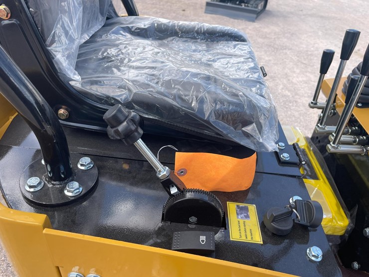 #2650-•-unused-cfg-mini-excavator-image-34