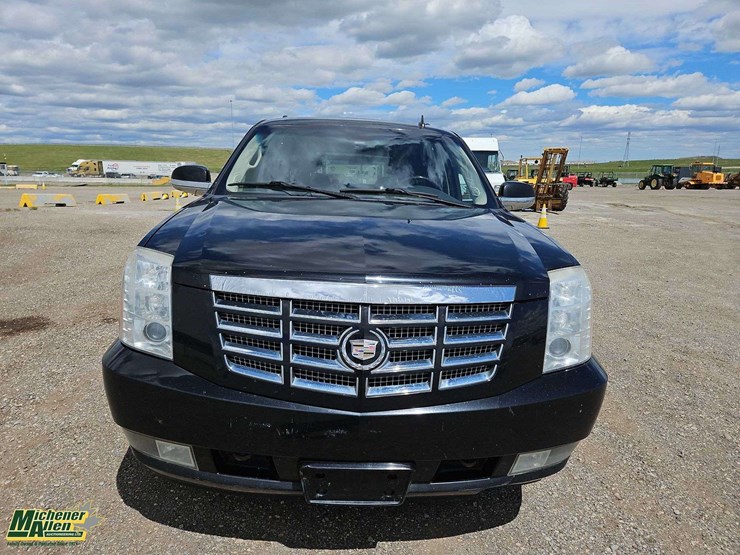 2010-cadillac-escalade-image-9