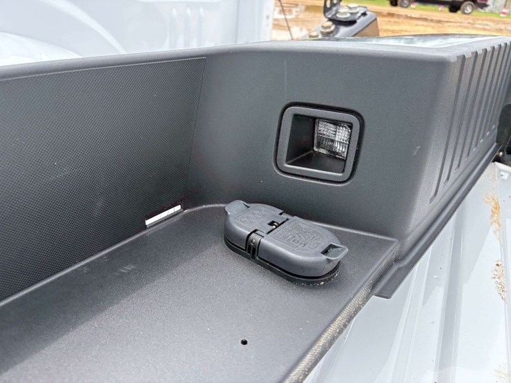 2021-ford-f250-image-15