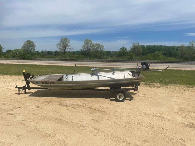 #2001-•-14'-landau-aluminum-boat-with-a-mud-motor-(no-title)-image-8