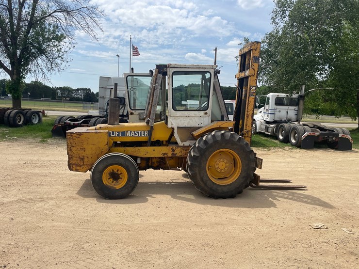 #302-•-liftmaster-rough-terrain-forklift-(boyceville-wi)-image-4