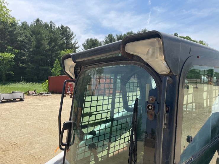 2013-bobcat-s650-image-12