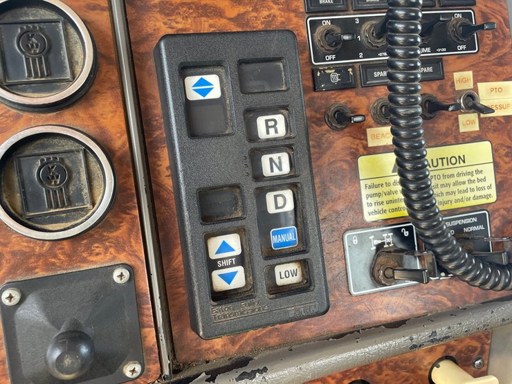 2003-kenworth-t800-image-46