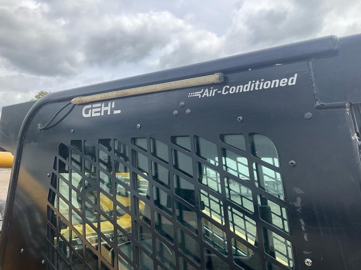 2020-gehl-vt320-image-18