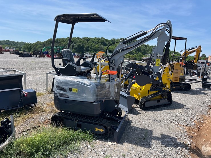 #70-•-2026-ats-me18-mini-excavator-image-3