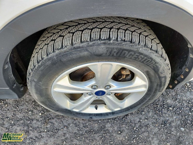 2016-ford-escape-se-image-13