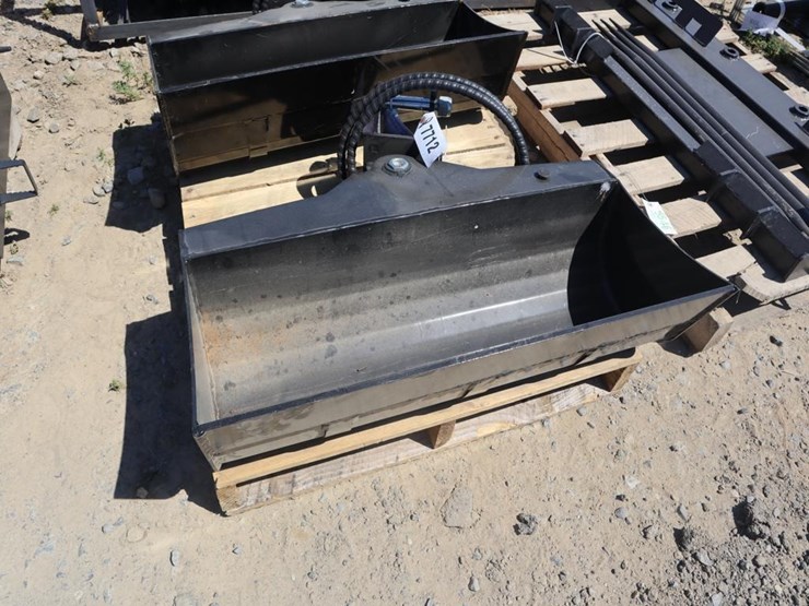 tpm-32"-hydraulic-tilt-bucket-image-2