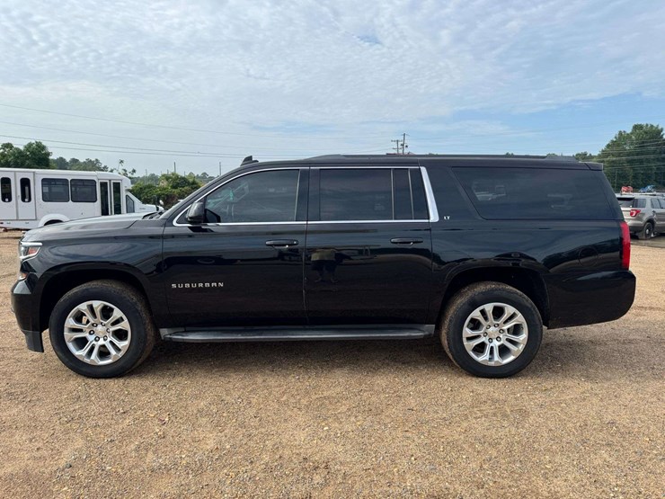 2016-chevrolet-suburban-1500-image-8