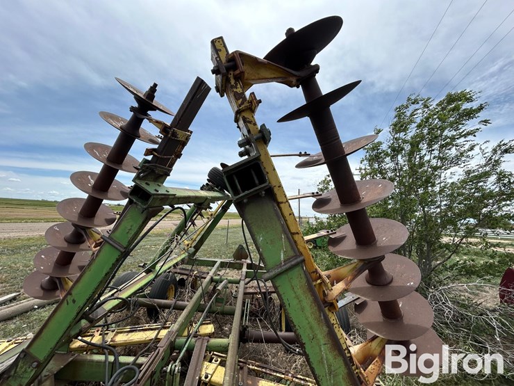 john-deere-230-image-12