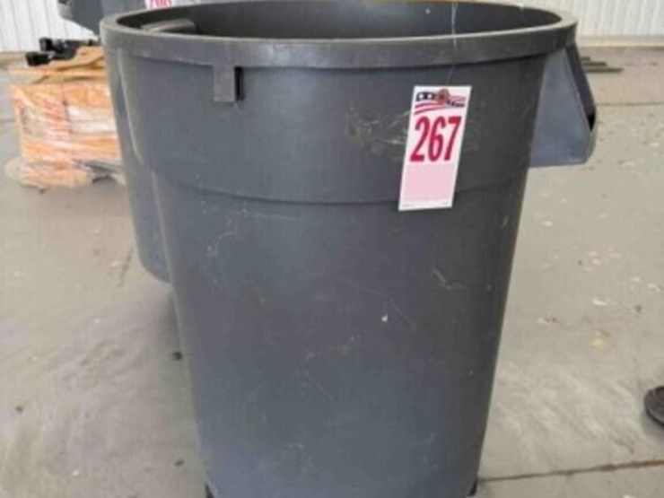 40-gallon-plastic-trash-can-image-1