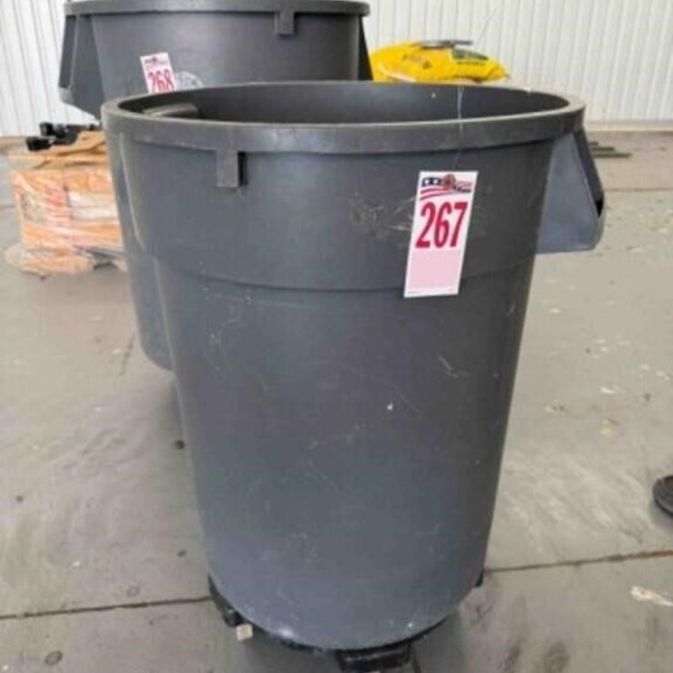 40-gallon plastic trash can