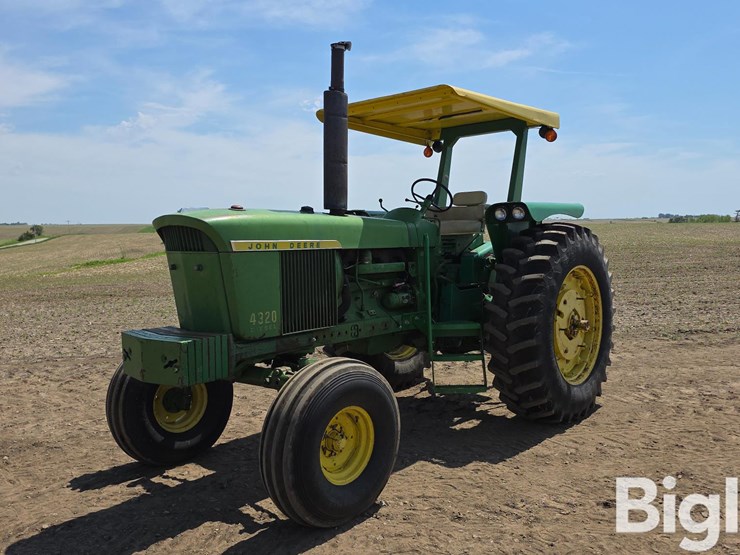 1972-john-deere-4320-image-1